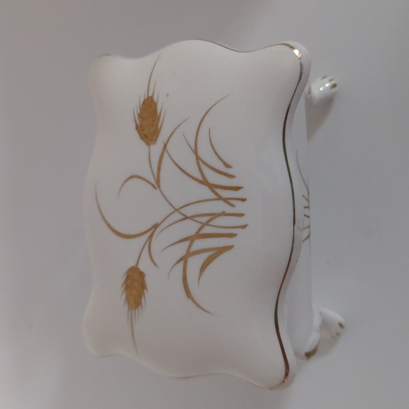 Rare Vintage Wheat Royal Sealy 4 footed Cigarette/ Trinket box. - Picture 2 of 12